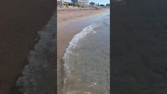 Море 22 июля, 09:00. Пляж"Лазурный берег".Евпатория. Лето 2023.Темп.воды 22 град. смотреть онлайн