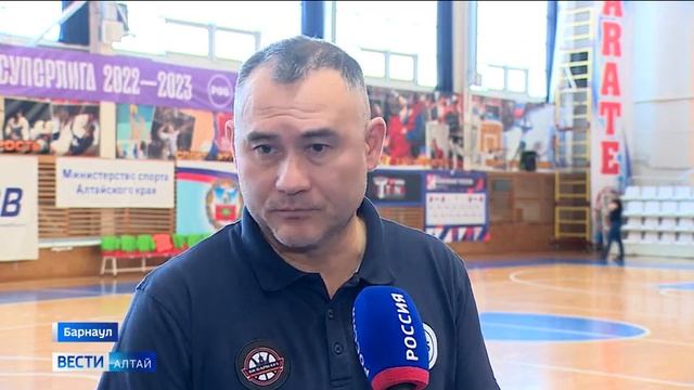 Игроки баскетбольного клуба «Барнаул» готовятся к важным домашним поединкам смотреть онлайн