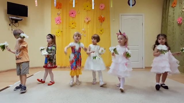 Праздник Лета в Саду ЧУДО-ОСТРОВ. Младшая группа. смотреть онлайн