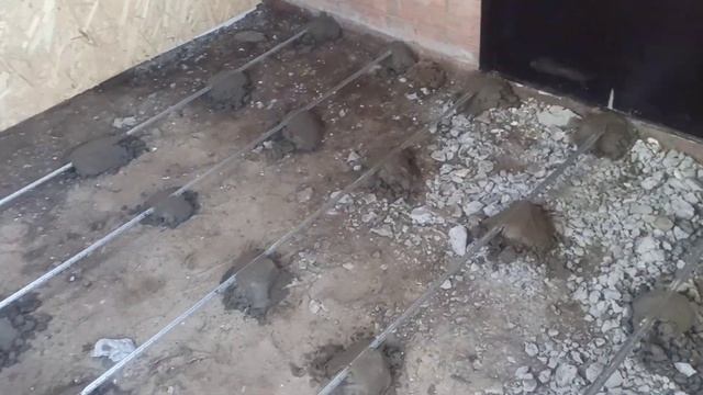 Делаю из обычного навеса комнату. Часть 4 .Заливка пола по маякам