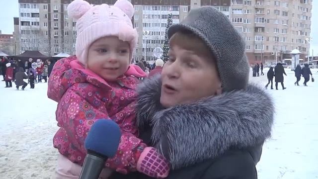 Дед Мороз проехался по Гатчине смотреть онлайн