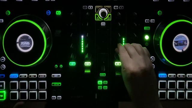 Davide Buffoni-House Music (Denon Prime 4) смотреть онлайн