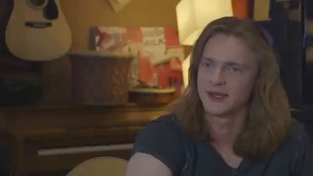 Finneas O'Connell on acting with his mom, Maggie Baird in Life Inside Out смотреть онлайн