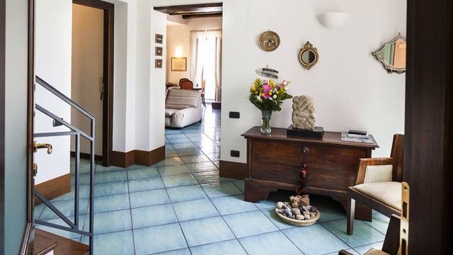 Napoli Centro Apartment - Naples - Italy смотреть онлайн