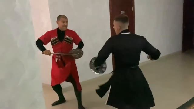 #кавказскиетанцывберлине#Один из наших крутых ярких и зажигательных постановок это-танец с Саблями? смотреть онлайн