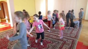 Музыкальная игра «Роботы и звездочки» подготовительная группа