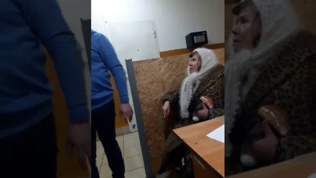 Бабуля грузит охрану магазина) смотреть онлайн