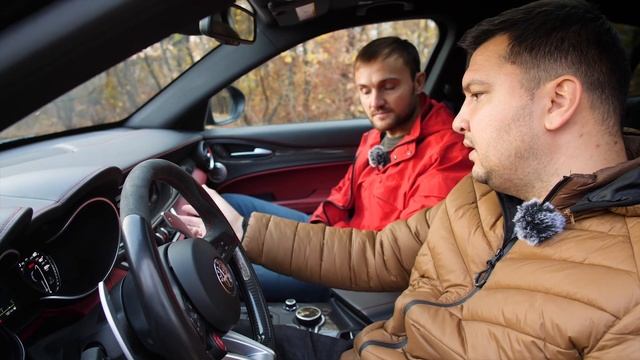 Alfa Romeo stelvio quadrifoglio обзор и заруба с Jeep Trackhawk смотреть онлайн