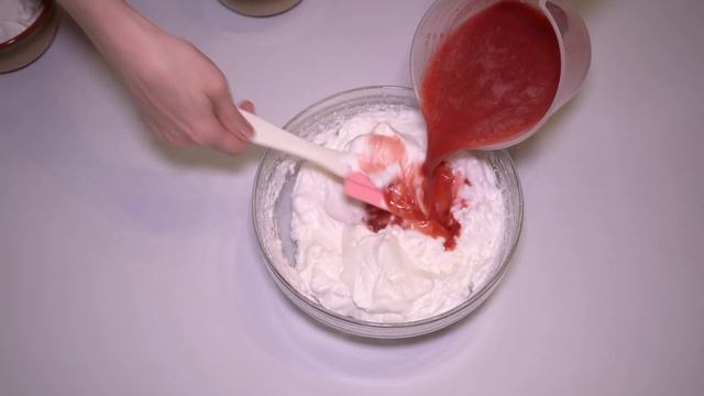 Клубничный ТОРТ БЕЗ ВЫПЕЧКИ! МУССОВЫЙ ТОРТ - нежный и воздушный! Клубничный торт рецепт смотреть онлайн