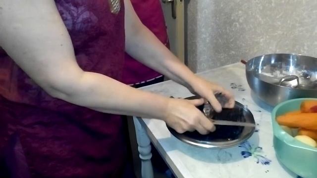 нарезаем нори для вегетарианской шубы