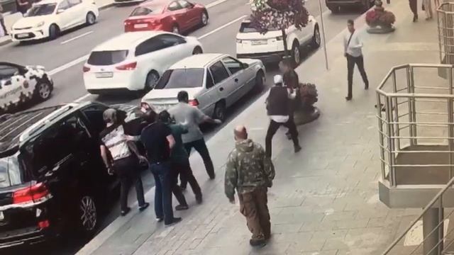В Москве поножовщина среди Азербайджанцев на Киевском. Gəncəli Qalib Və Qizilcali Natiq