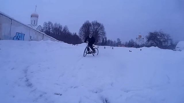 Дрифт на велосипеде зимой 2022год смотреть онлайн