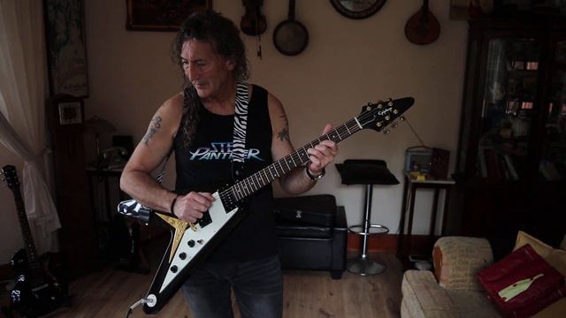 EPIPHONE Flying V guitar review смотреть онлайн