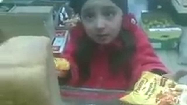 Один свежий хлеб и три ролтона