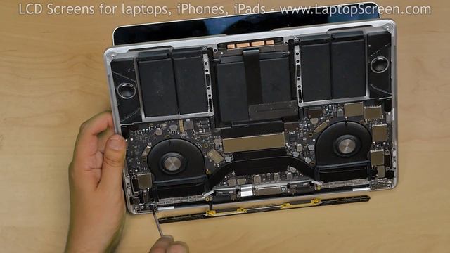 How to replace display assembly on Apple MacBook Pro 13" Model: A1706 смотреть онлайн