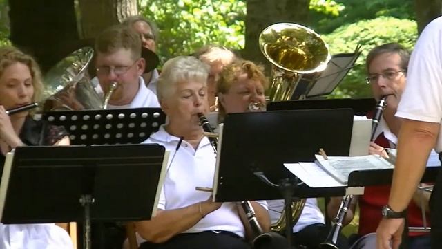 Rosamunde / Roll out the Barrels Polka in Cleveland German Garden смотреть онлайн