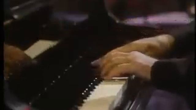 Astor Piazzolla Hora cero, with interview Piazzolla talking about the Bandoneon