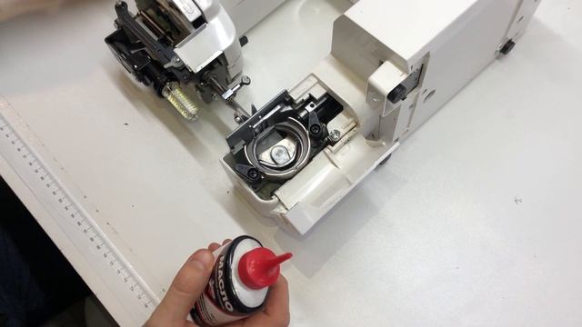 КАК СМАЗАТЬ МАСЛОМ ШВЕЙНУЮ МАШИНКУ смотреть онлайн