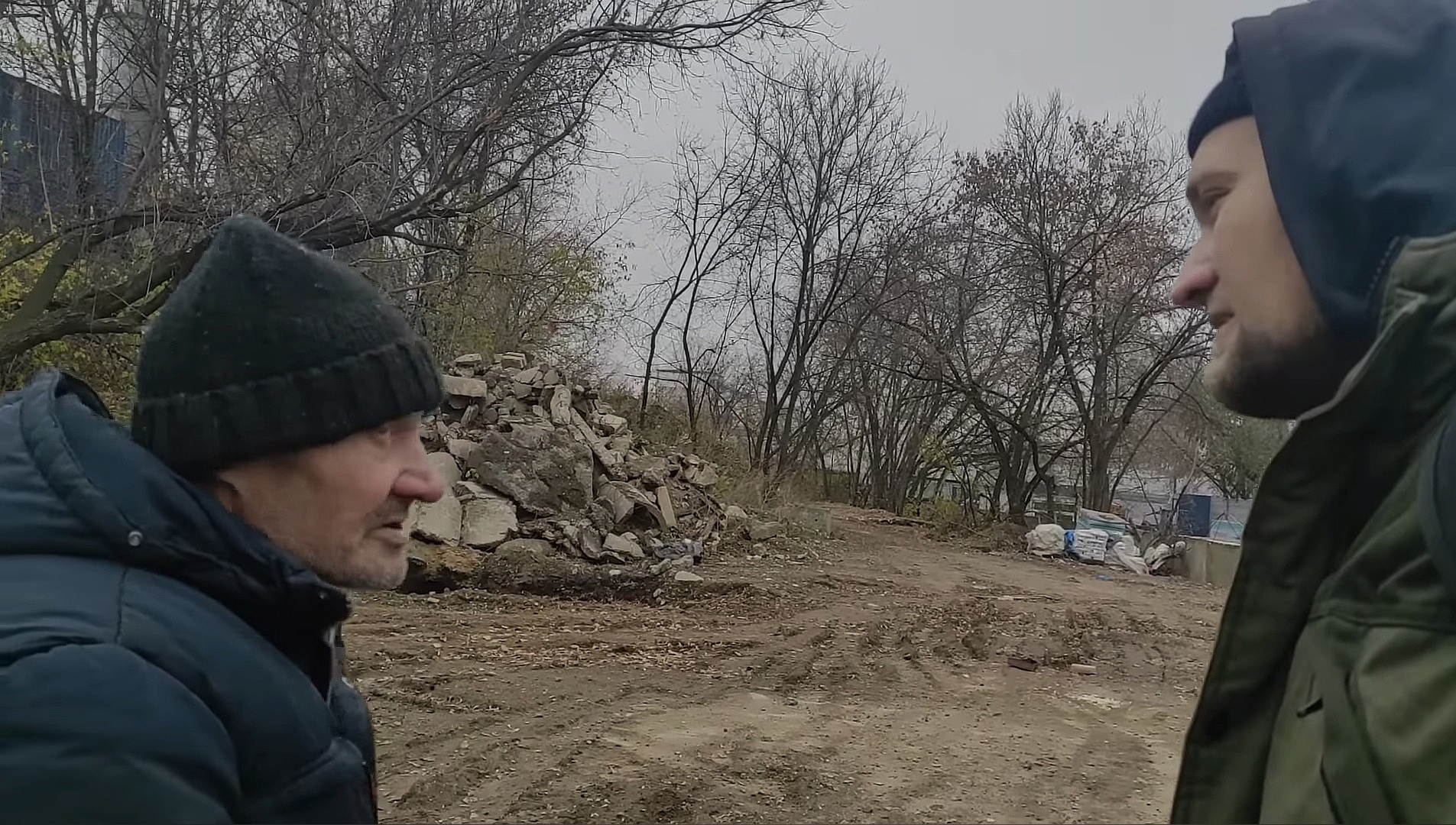 Как живут бездомные в центре Москвы| Почему так происходит| Отшельник смотреть онлайн