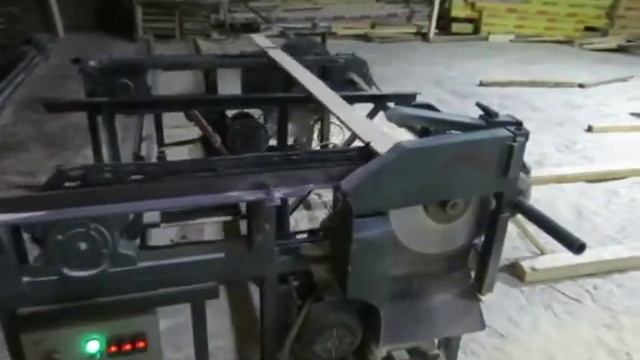 Станок торцовочный двухпильный проходного типа (концеравнитель) смотреть онлайн