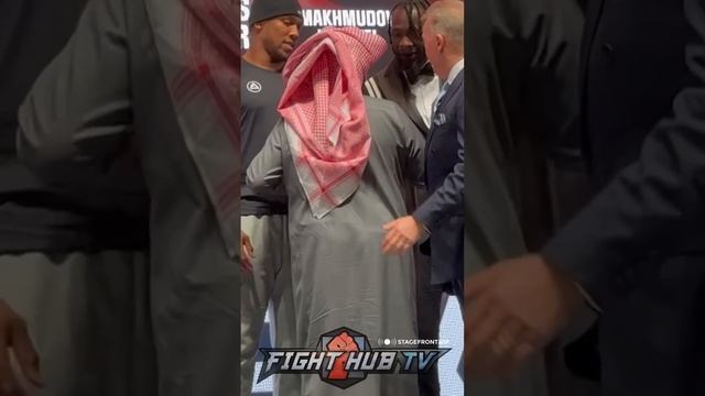 Anthony Joshua & Deontay Wilder MEET face to face; SHAKE HANDS at press conference! смотреть онлайн