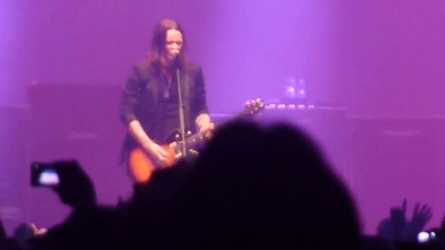 Alter Bridge - Addicted to pain, 11/4/2013, Mitsubishi Electric Halle, Düsseldorf смотреть онлайн