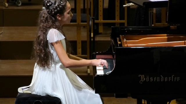 Nebaba Anna (12y.), W.A. Mozart, piano concerto no.23 смотреть онлайн