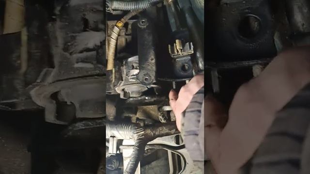 замена левой подушки двигателя 4afe Spacio Ae111 ч1