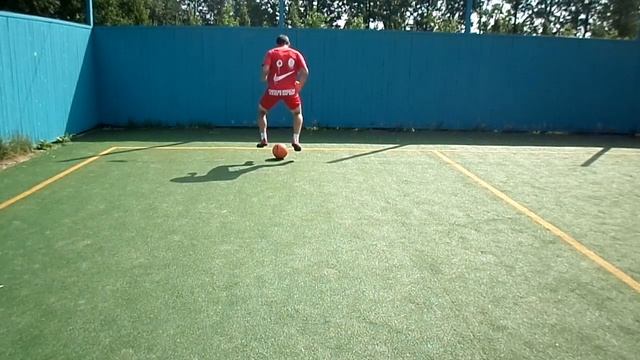 КАК РАЗВИТЬ ДРИБЛИНГ / ОБУЧЕНИЕ ДРИБЛИНГУ В ФУТБОЛЕ / УПРАЖНЕНИЯ ДЛЯ ДРИБЛИНГА смотреть онлайн