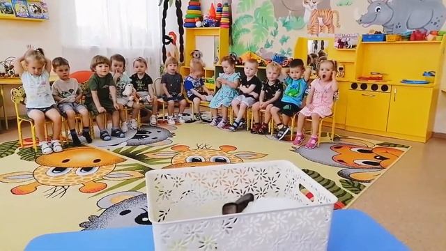 Сиреневая (средняя группа). Познание и лепка "кролик" смотреть онлайн