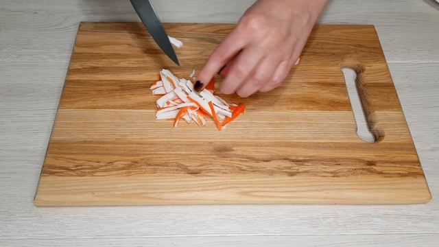 Салат с крабовыми палочками и помидором «КРАСНОЕ МОРЕ» – очень вкусный салат за 5 минут! смотреть онлайн