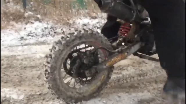 покатушка по снегу НА ПИТ БАЙКЕ смотреть онлайн