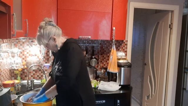 Дома,на своей любимой кухне.Пока верчу фарш -поговорим. смотреть онлайн