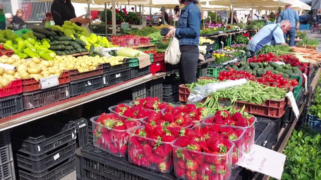 Saturday Market in Trnava, Slovakia May 2023 смотреть онлайн