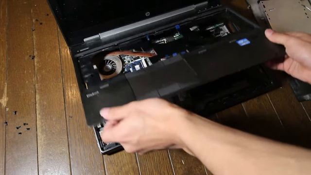 hp 8560w or 8570w palmrest replacement removal (8570w MXM upgrade part 7) смотреть онлайн
