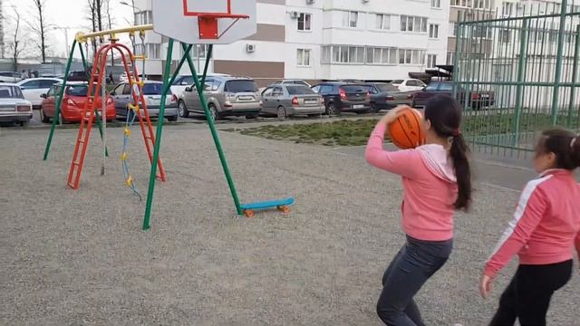 И только в кожаных штанах я учусь играть в баскетбол|КОЖАНЫЕ ШТАНЫ|Eva basketball смотреть онлайн
