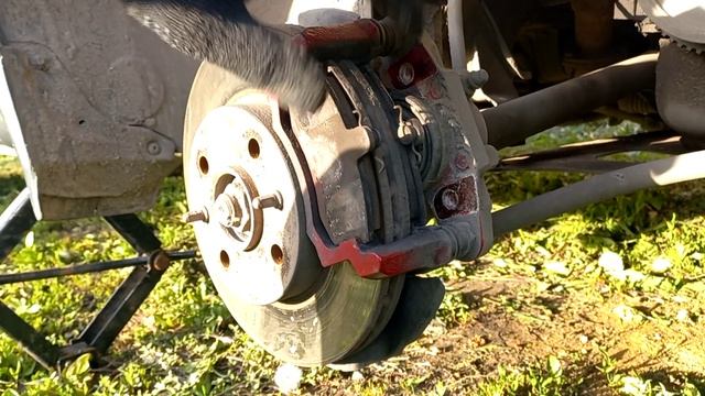 Замена передних тормозных колодок лада Калина .mp4 смотреть онлайн