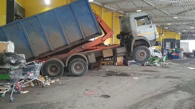 Перегруз мусоровоза) смотреть онлайн