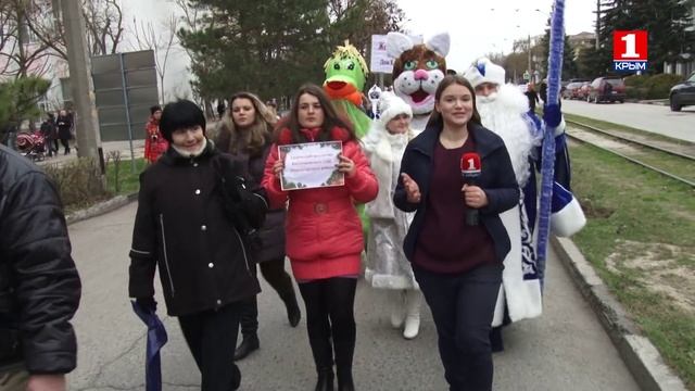 В Евпатории «Санта Клаус отдыхает, на арене Дед Мороз» смотреть онлайн