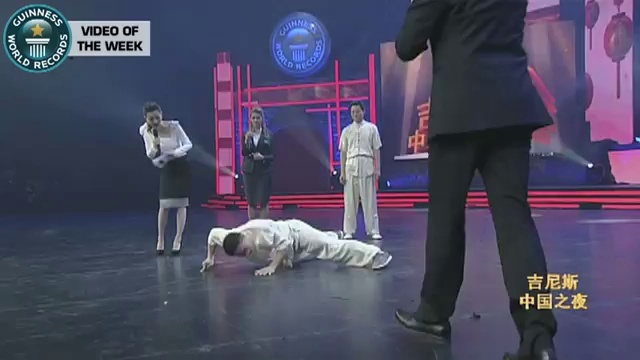 Рекорд по отжиманию на одном пальце смотреть онлайн