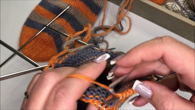 Как ВЯЗАТЬ полоски по кругу БЕЗ СТУПЕНЕК. Закрепление вертикальной протяжки. Считаем ряды ПРАВИЛЬНО смотреть онлайн