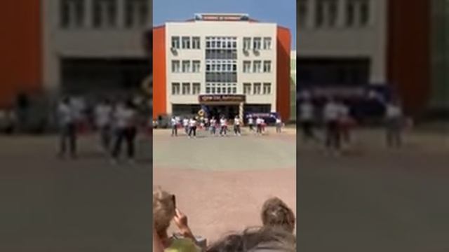 Последний звонок 2021г Тюмень школа №92 Поздравление от родителей смотреть онлайн