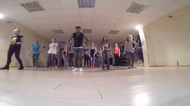 Вика учится танцевать. Урок #16 смотреть онлайн