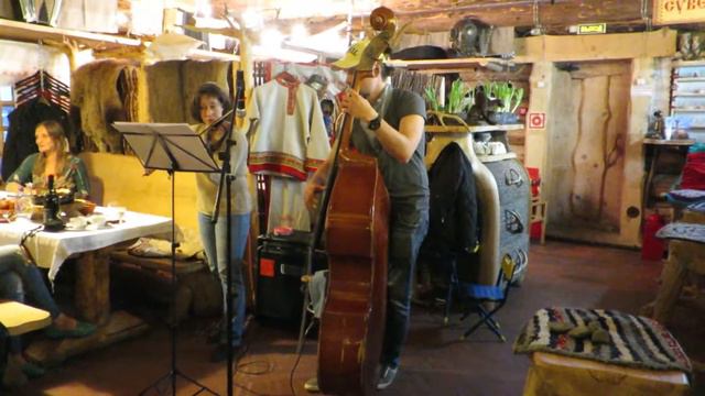 Живая музыка в трактире 