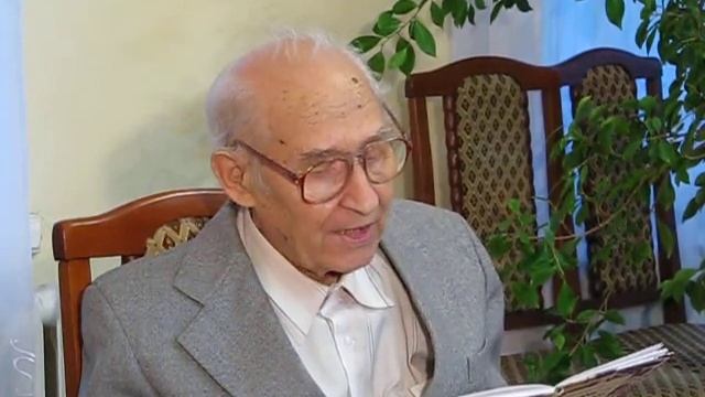 Стихи из своей первой книги читает Афанасий Бугай смотреть онлайн