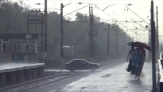 Сильный ливень на платформе Хорошово