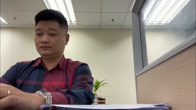 A conversation between Tien Viet and his colleagues to exchange knowledge. смотреть онлайн