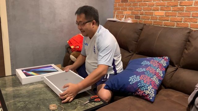 Unbox Macbook Pro 16
