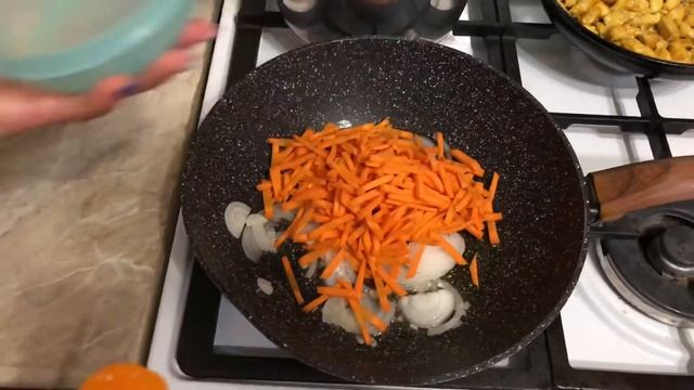 Готовим Удон с Корейской лапшой Atomy с курицей и овощами смотреть онлайн