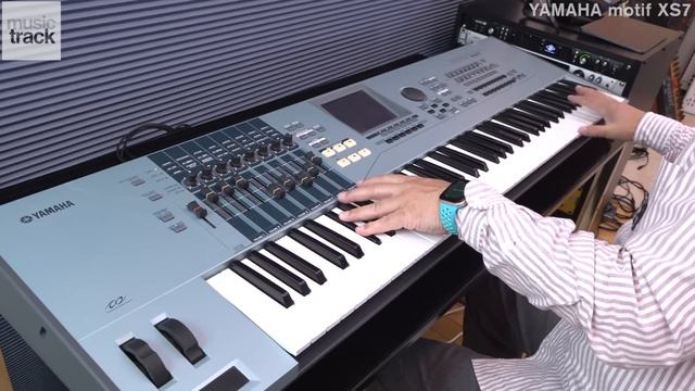 YAMAHA MOTIF XS7 Demo & Review